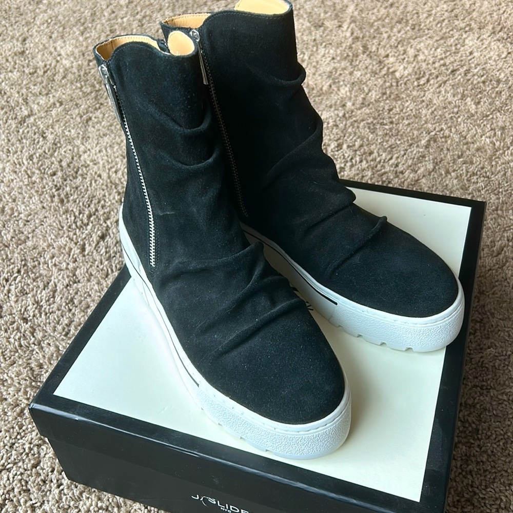 J/Slides 8m Black Suede Nila